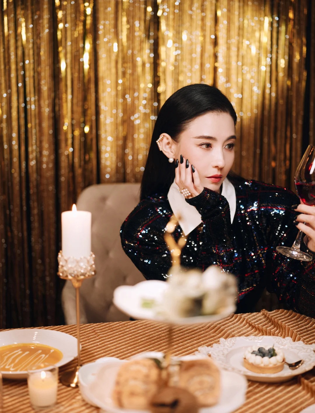 Soi n&eacute;t tướng ph&uacute; q&uacute;y của Trương B&aacute; Chi gi&uacute;p c&ocirc; giữ vững địa vị trong showbiz - Ảnh 9.