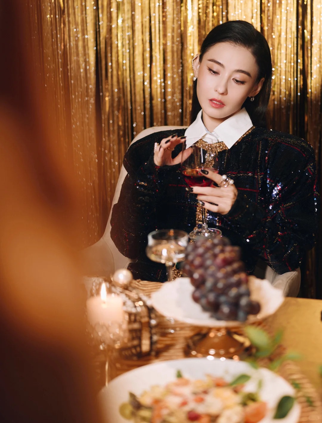 Soi n&eacute;t tướng ph&uacute; q&uacute;y của Trương B&aacute; Chi gi&uacute;p c&ocirc; giữ vững địa vị trong showbiz - Ảnh 12.