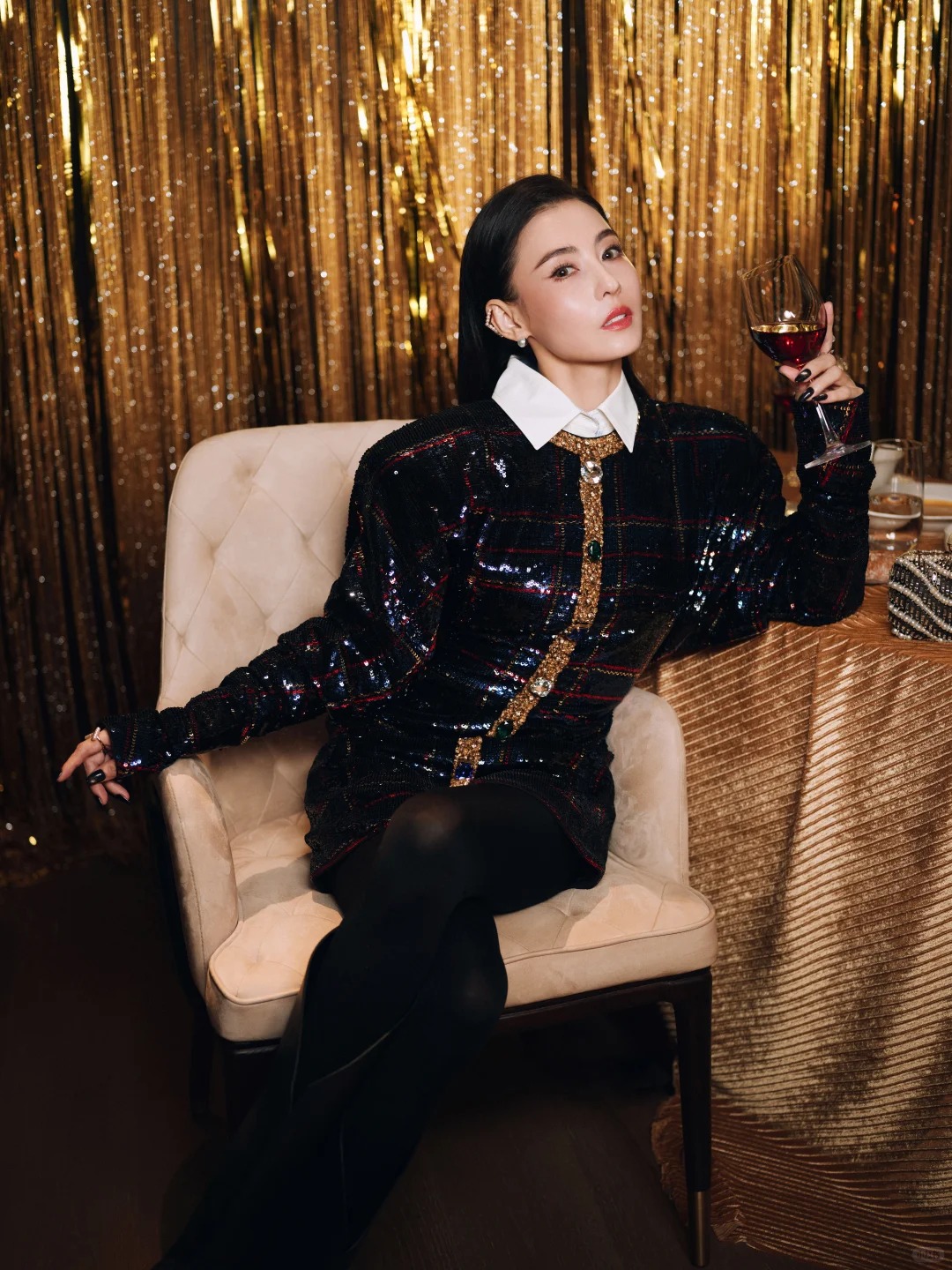 Soi n&eacute;t tướng ph&uacute; q&uacute;y của Trương B&aacute; Chi gi&uacute;p c&ocirc; giữ vững địa vị trong showbiz - Ảnh 13.