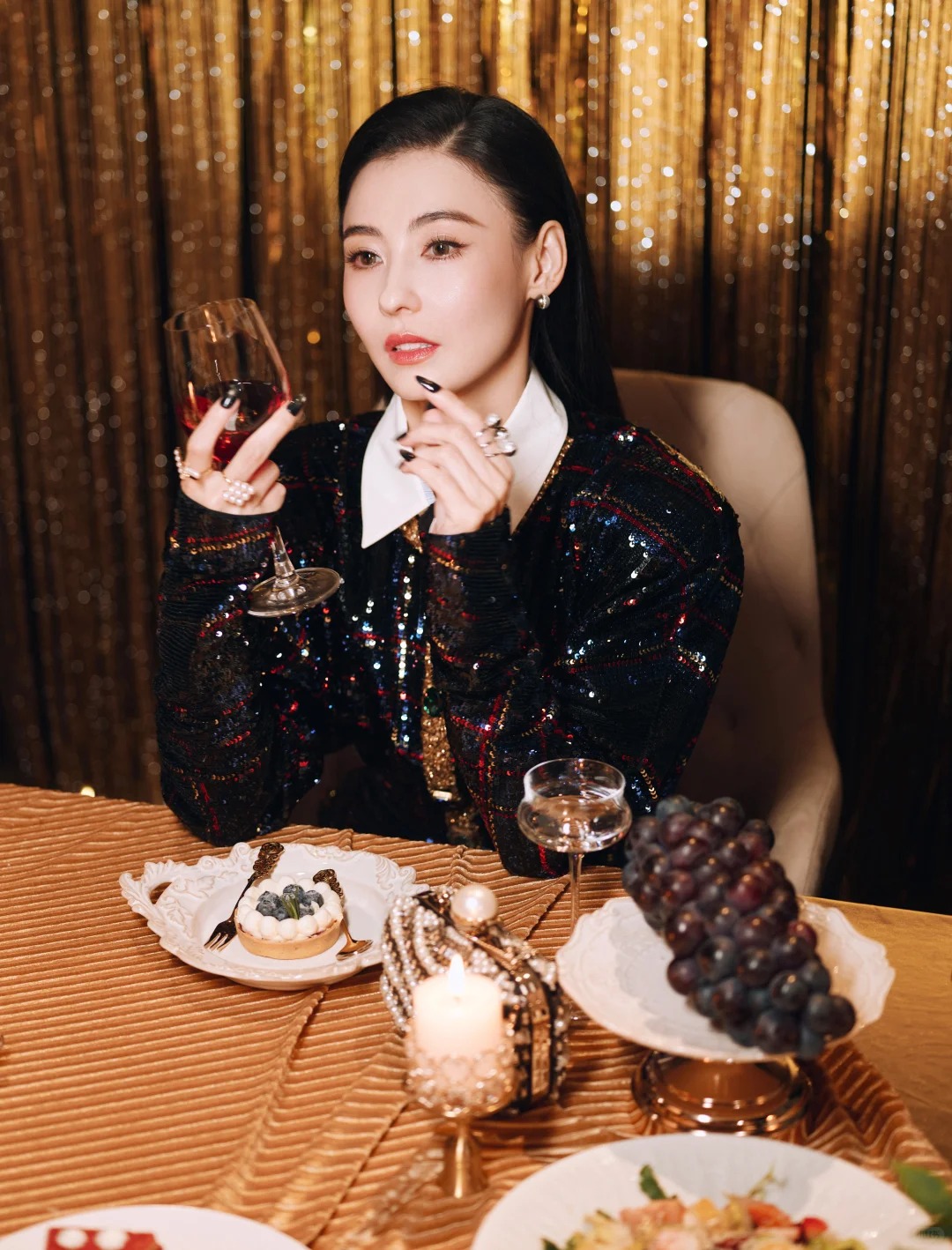 Soi n&eacute;t tướng ph&uacute; q&uacute;y của Trương B&aacute; Chi gi&uacute;p c&ocirc; giữ vững địa vị trong showbiz - Ảnh 14.