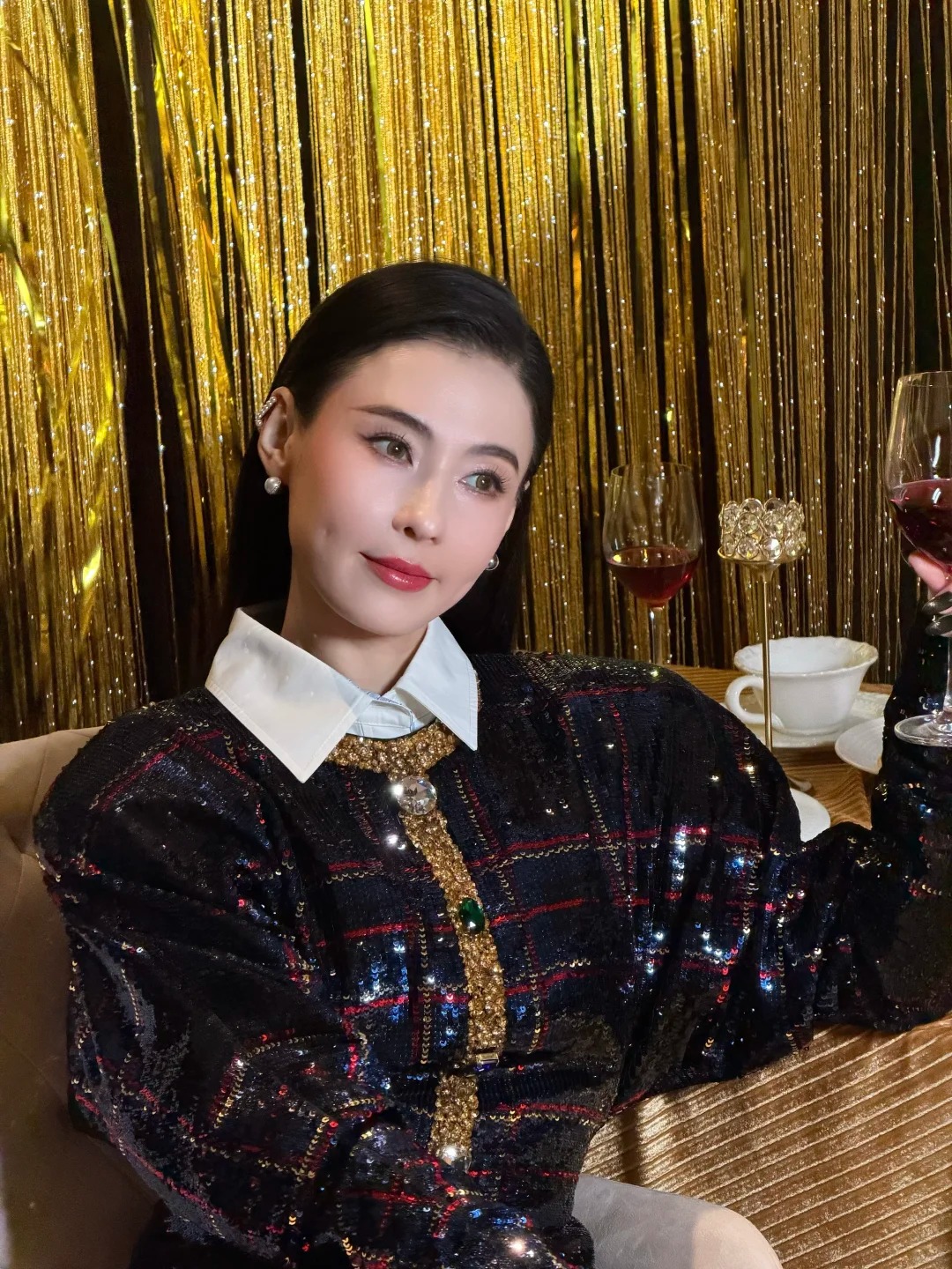 Soi n&eacute;t tướng ph&uacute; q&uacute;y của Trương B&aacute; Chi gi&uacute;p c&ocirc; giữ vững địa vị trong showbiz - Ảnh 5.