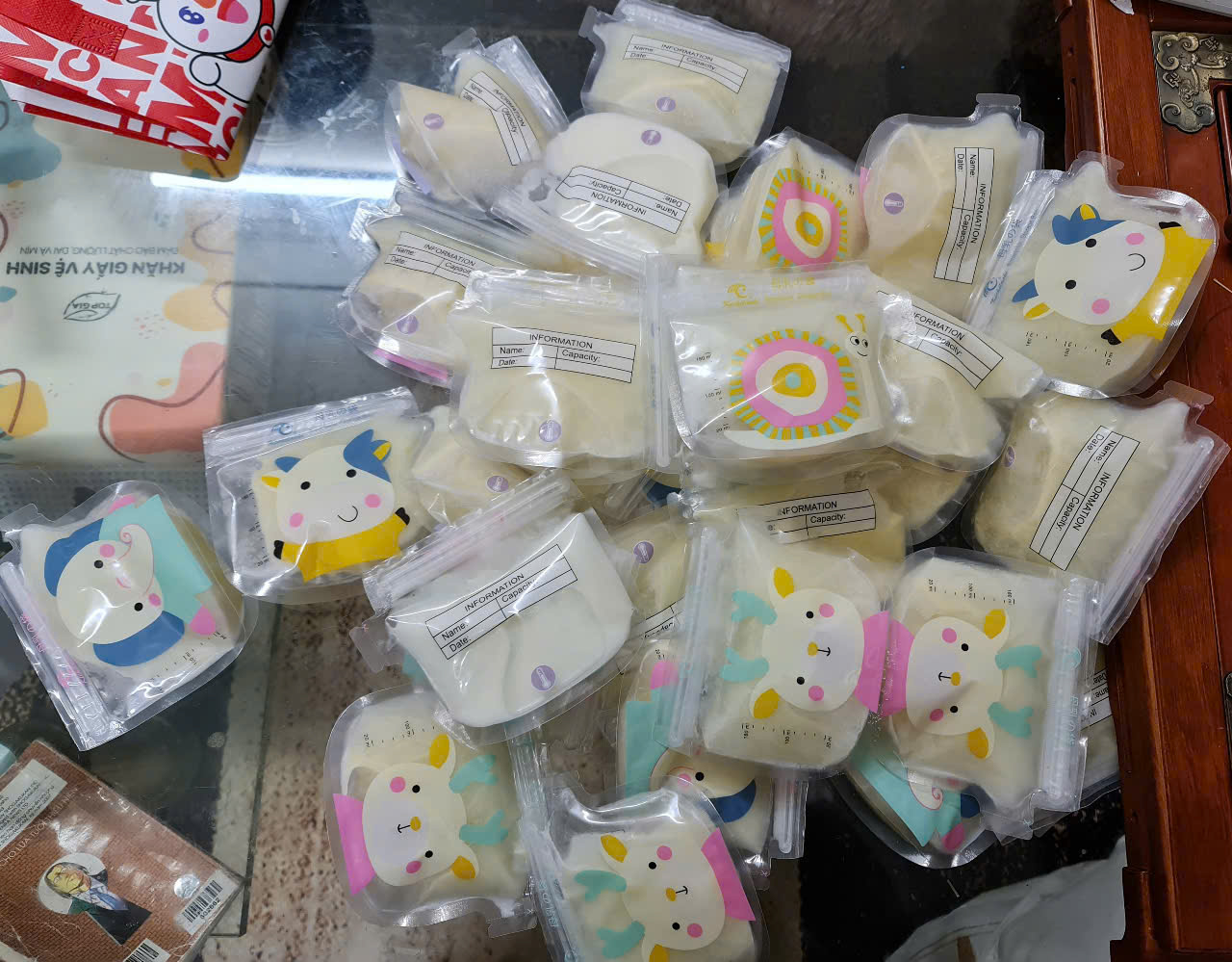 H&igrave;nh ảnh mẹ bỉm h&uacute;t sữa đầy cả can nước 5 l&iacute;t: C&aacute;c mẹ ơi, h&atilde;y y&ecirc;u thương bản th&acirc;n m&igrave;nh th&ecirc;m 1 ch&uacute;t nh&eacute;!- Ảnh 2.