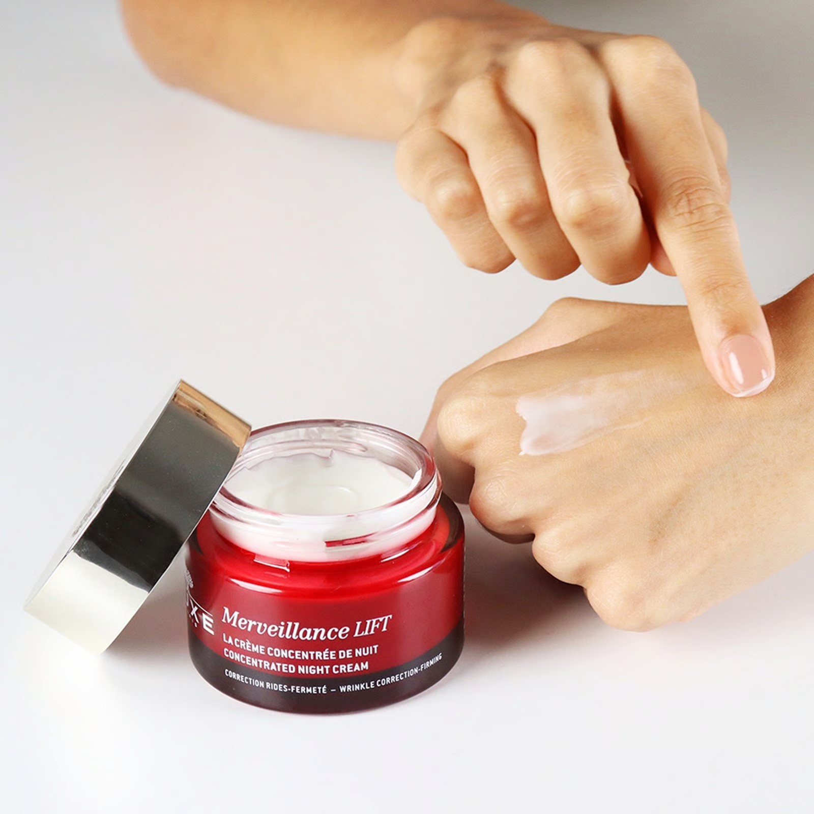 Phụ nữ ngoài 30 tuổi rất cần 5 lọ kem dưỡng đêm ngừa lão hóa sâu từ bên trong - Ảnh 3.