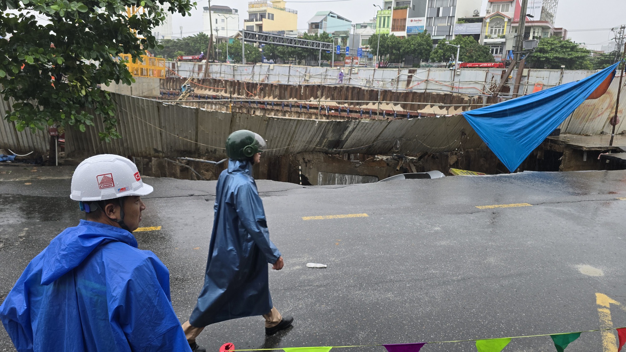 Hiện trường vụ sập 