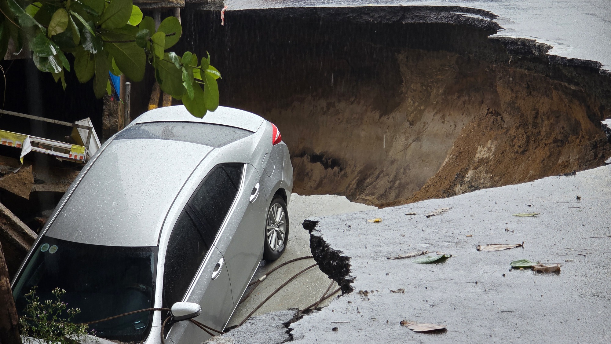 Hiện trường vụ sập 