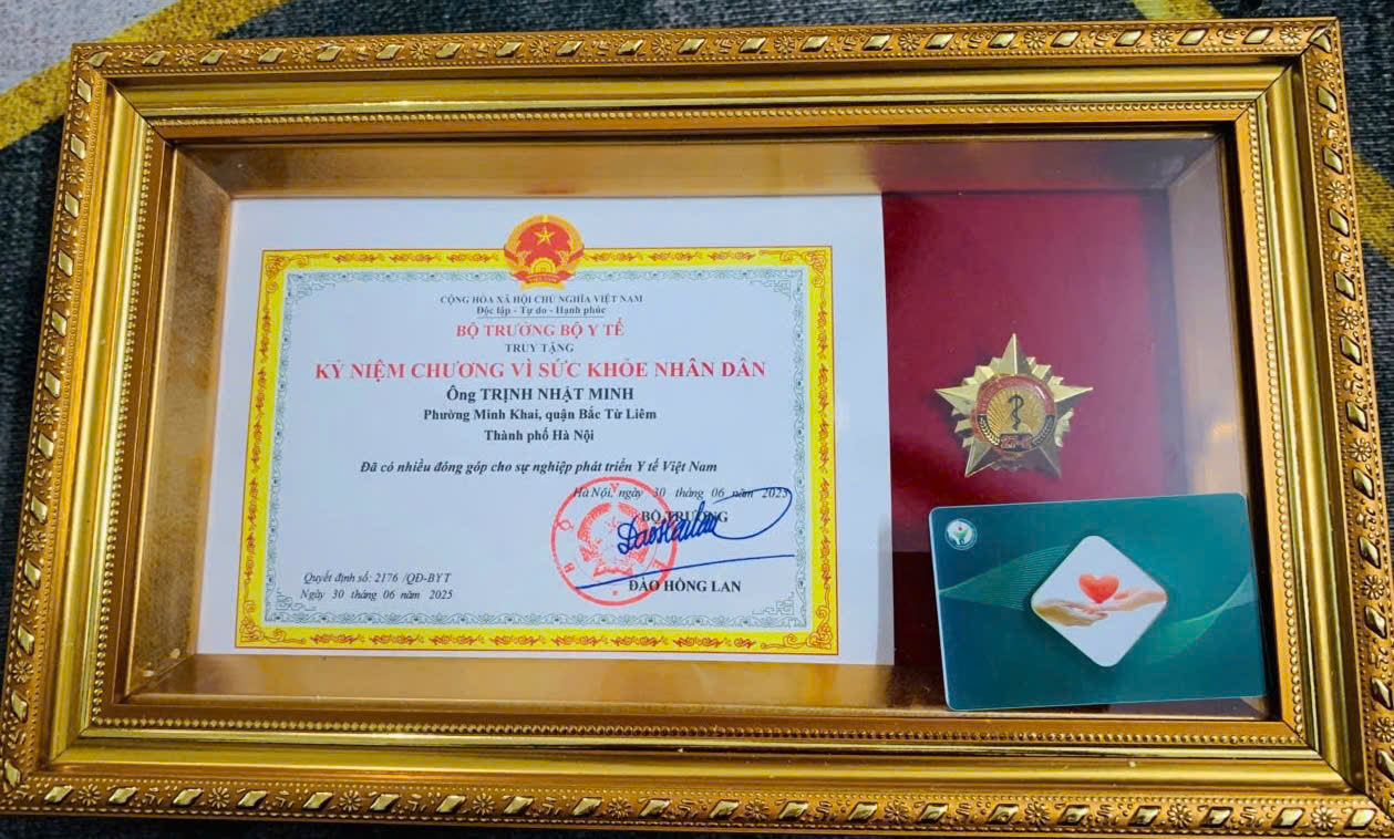 Truy tặng Kỷ niệm chương cho chàng trai 18 tuổi hiến tạng cứu sống 4 người - Ảnh 1.