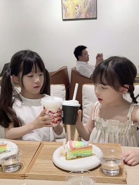 Những đứa trẻ lớn lên trong sự đối xử bất công của bố mẹ sẽ như thế nào?- Ảnh 1. Những đứa trẻ lớn lên trong sự đối xử bất công của bố mẹ sẽ như thế nào?- Ảnh 1.