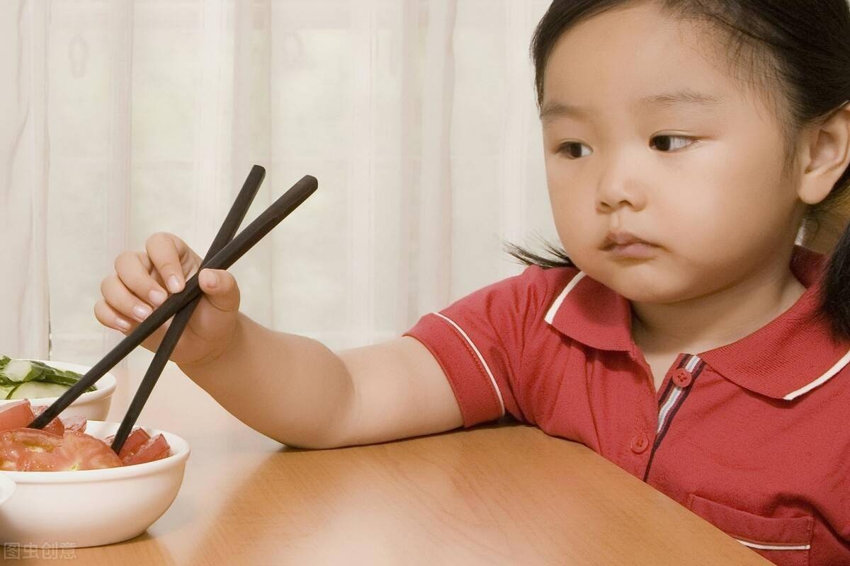 12 th&oacute;i quen nhỏ tr&ecirc;n b&agrave;n ăn b&aacute;o hiệu con bạn c&oacute; EQ cao vượt trội- Ảnh 2.