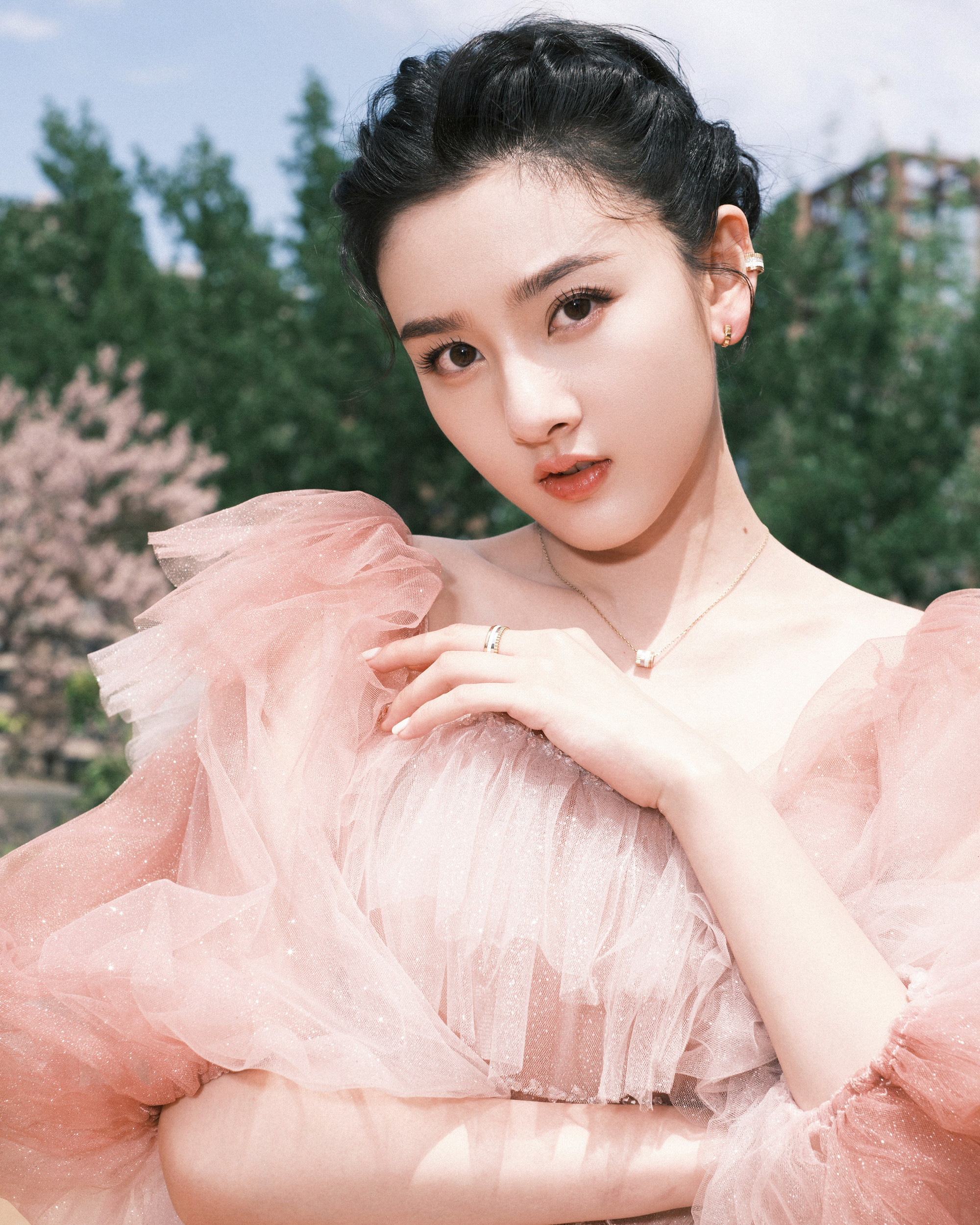 Nhân trung giọt nước chuẩn Trung Hoa khiến chị em phát sốt, người khen kẻ chê 