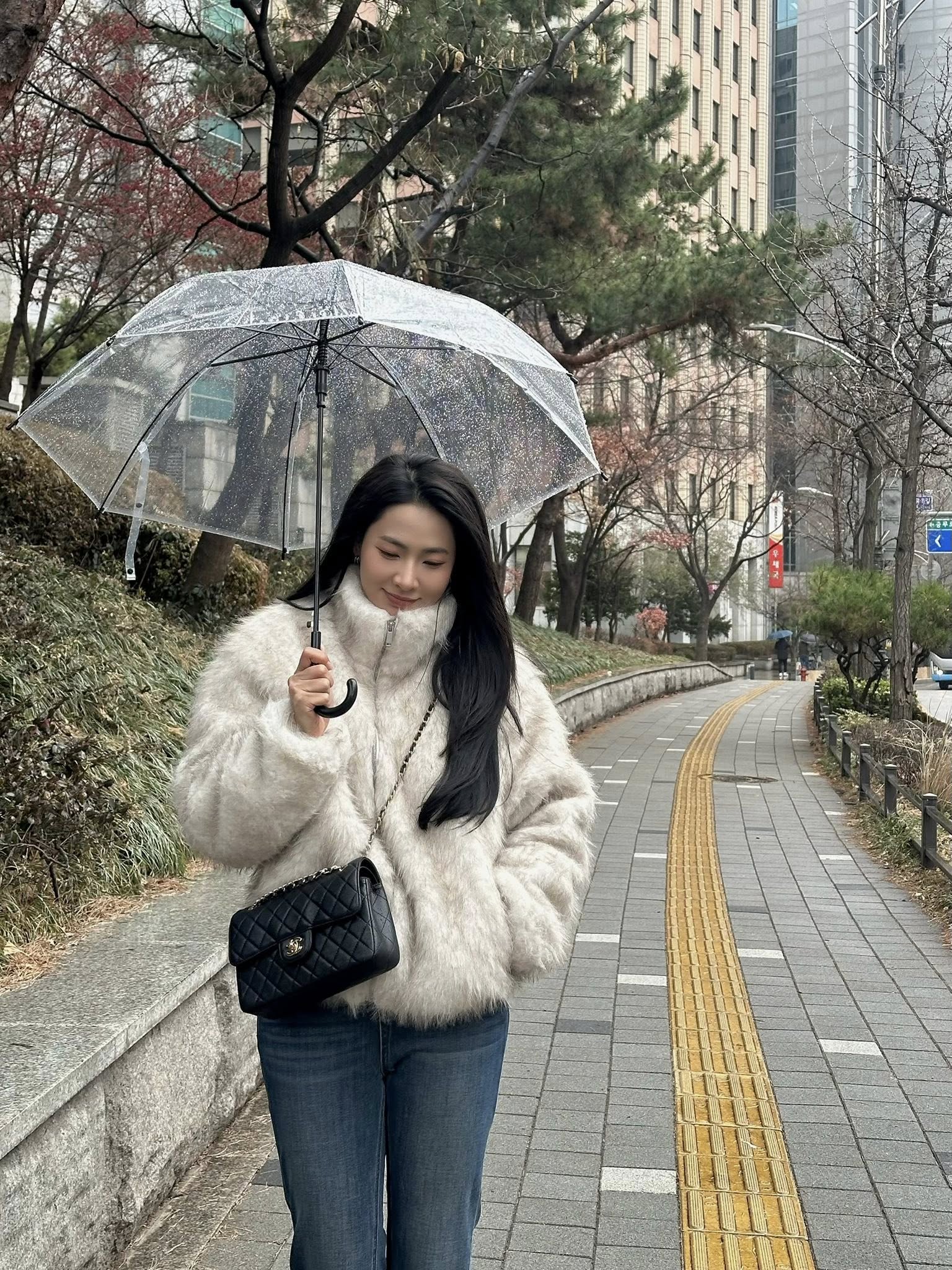 Nữ diễn vi&ecirc;n Việt c&oacute; style m&ugrave;a đ&ocirc;ng đẹp m&ecirc; mẩn, d&ugrave; phối đồ rất đơn giản - Ảnh 1.