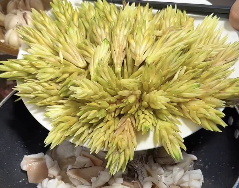 Thứ hoa tưởng v&ocirc; dụng, kh&ocirc;ng ngờ l&agrave; m&oacute;n ăn lạ thơm ngon, bất ngờ g&acirc;y sốt - Ảnh 3.