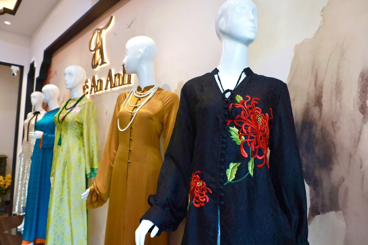 G&oacute;c lụa tơ tằm mang hơi thở H&agrave; Nội giữa l&ograve;ng phố biển- Ảnh 3.