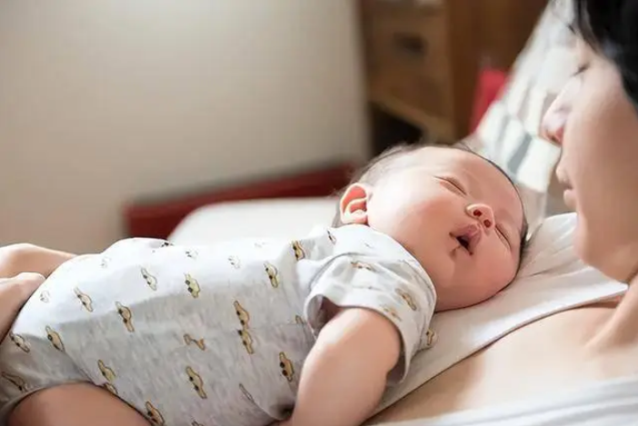 Trẻ sơ sinh rốt cuộc 