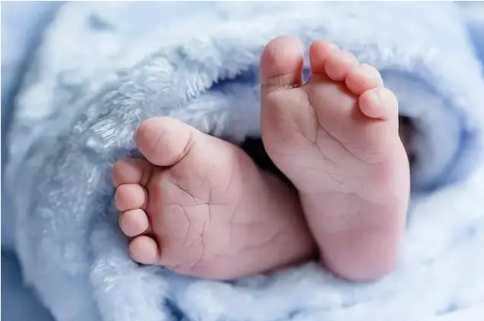 Trẻ sơ sinh rốt cuộc 