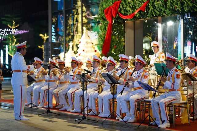 Ph&aacute;o hoa rực s&aacute;ng bầu trời, ch&agrave;o 2026!- Ảnh 35.