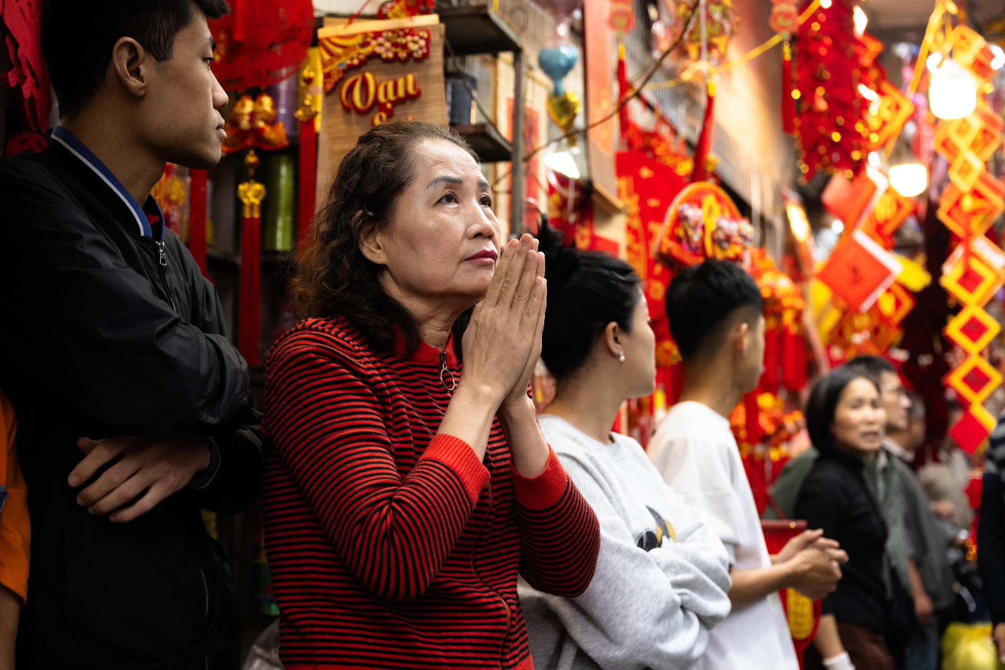 H&agrave; Nội: Ch&aacute;y lớn tr&ecirc;n phố H&agrave;ng M&atilde; ng&agrave;y cuối năm, đ&ocirc;i nam nữ liều m&igrave;nh nhảy từ tầng cao tho&aacute;t th&acirc;n- Ảnh 8.