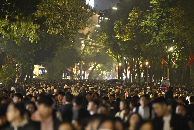 Ph&aacute;o hoa rực s&aacute;ng bầu trời, ch&agrave;o 2026!- Ảnh 31.