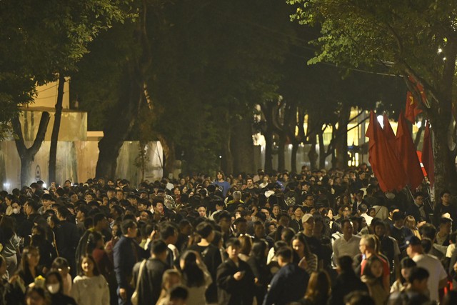 Ph&aacute;o hoa rực s&aacute;ng bầu trời, ch&agrave;o 2026!- Ảnh 30.