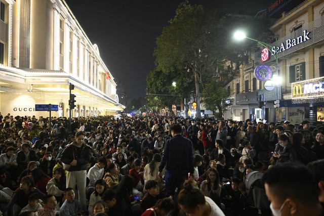 Ph&aacute;o hoa rực s&aacute;ng bầu trời, ch&agrave;o 2026!- Ảnh 20.