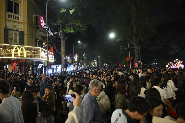 Ph&aacute;o hoa rực s&aacute;ng bầu trời, ch&agrave;o 2026!- Ảnh 21.