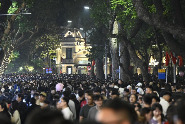 Ph&aacute;o hoa rực s&aacute;ng bầu trời, ch&agrave;o 2026!- Ảnh 22.