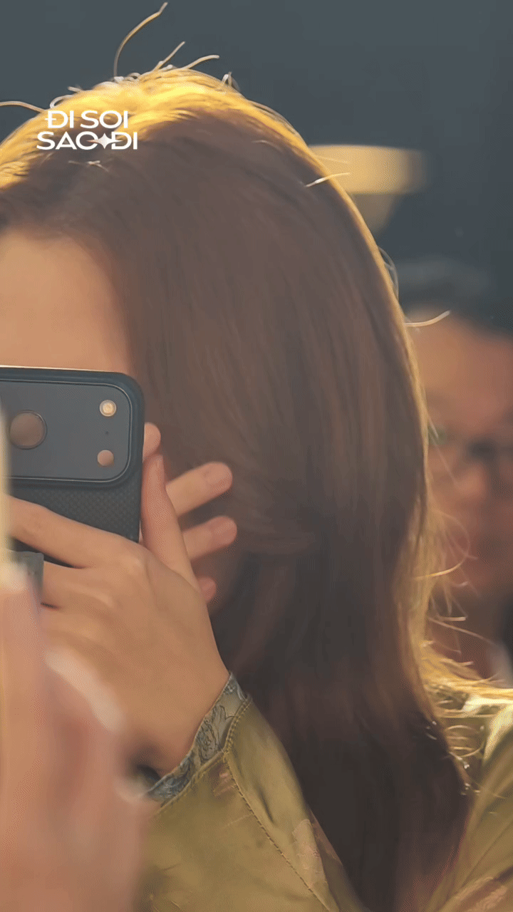 Uyển &Acirc;n g&acirc;y ấn tượng với nhan sắc nổi bật D&ugrave; gặp sự cố makeup tại sự kiện - Ảnh 3.