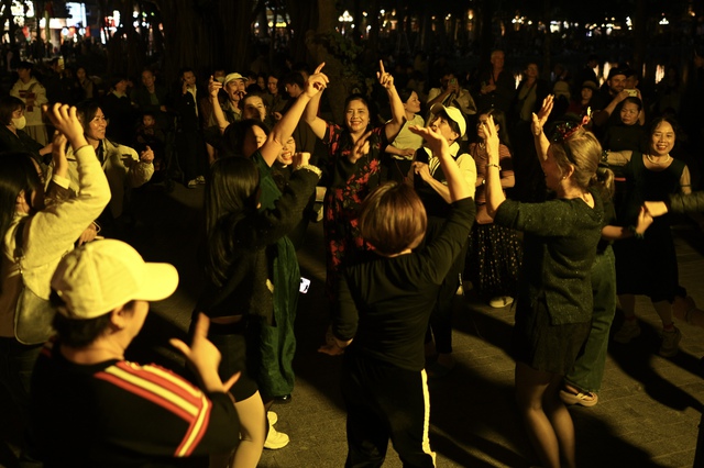 Ph&aacute;o hoa rực s&aacute;ng bầu trời, ch&agrave;o 2026!- Ảnh 55.