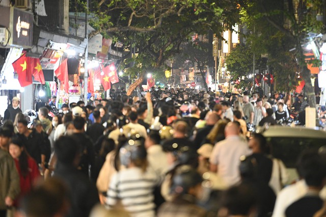 Ph&aacute;o hoa rực s&aacute;ng bầu trời, ch&agrave;o 2026!- Ảnh 25.