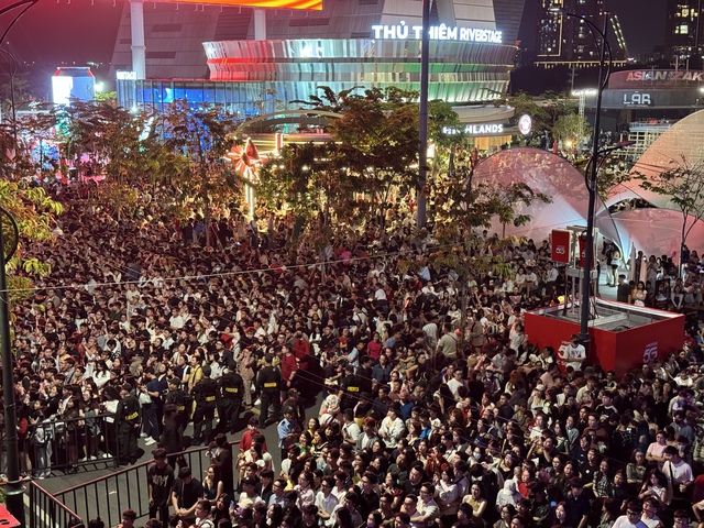 Ph&aacute;o hoa rực s&aacute;ng bầu trời, ch&agrave;o 2026!- Ảnh 38.