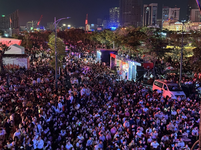 Ph&aacute;o hoa rực s&aacute;ng bầu trời, ch&agrave;o 2026!- Ảnh 39.