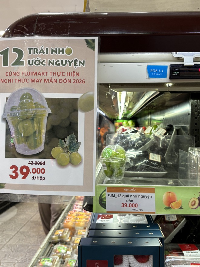 Ra si&ecirc;u thị, cửa h&agrave;ng hoa quả kiểm chứng độ HOT của 12 quả nho ước nguyện: C&oacute; như tr&ecirc;n mạng đồn?- Ảnh 4.