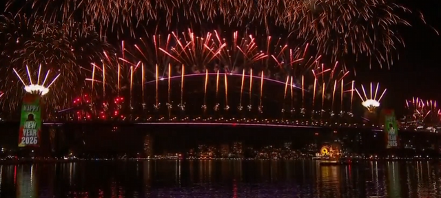 Năm mới 2026: Ph&aacute;o hoa rực rỡ khắp thế giới ch&agrave;o đ&oacute;n b&igrave;nh an v&agrave; hạnh ph&uacute;c - Ảnh 4.