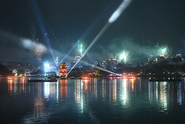 Ph&aacute;o hoa rực s&aacute;ng bầu trời, ch&agrave;o 2026!- Ảnh 6.