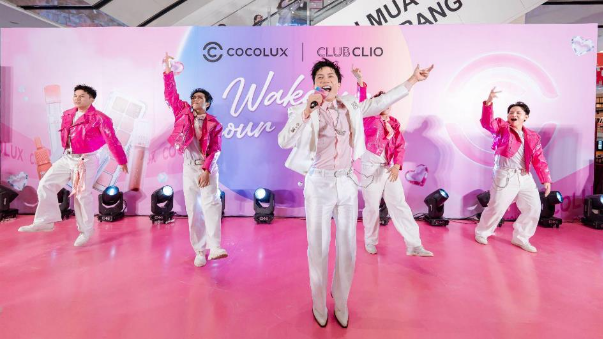 Ca sĩ Anh Tú gây sốt tại sự kiện COCOLUX x Club Clio, giới trẻ Ca sĩ Anh Tú gây sốt tại sự kiện COCOLUX x Club Clio, giới trẻ