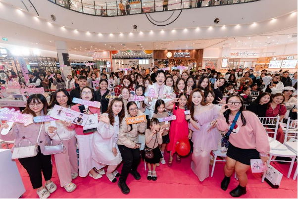 Ca sĩ Anh Tú gây sốt tại sự kiện COCOLUX x Club Clio, giới trẻ Ca sĩ Anh Tú gây sốt tại sự kiện COCOLUX x Club Clio, giới trẻ