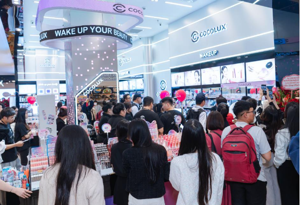 Ca sĩ Anh Tú gây sốt tại sự kiện COCOLUX x Club Clio, giới trẻ Ca sĩ Anh Tú gây sốt tại sự kiện COCOLUX x Club Clio, giới trẻ