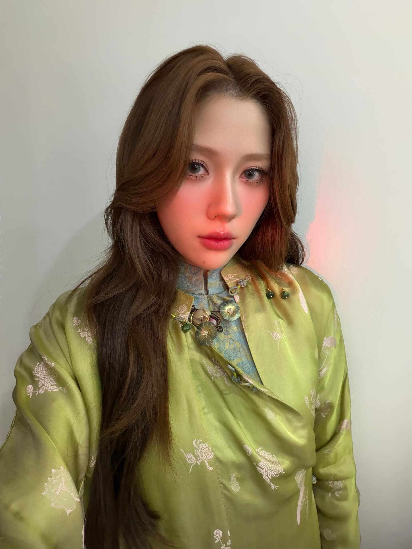 Uyển &Acirc;n g&acirc;y ấn tượng với nhan sắc nổi bật D&ugrave; gặp sự cố makeup tại sự kiện - Ảnh 9.