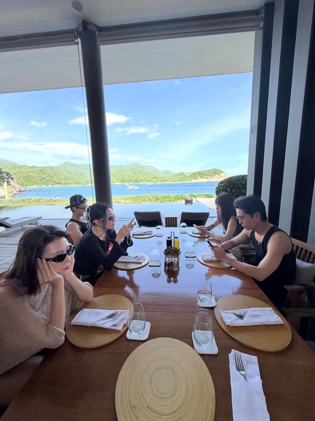 Mối quan hệ của Tăng Duy Tân và Bích Phương Qua ảnh ôm eo gây sốt mạng xã hội - Ảnh 5.