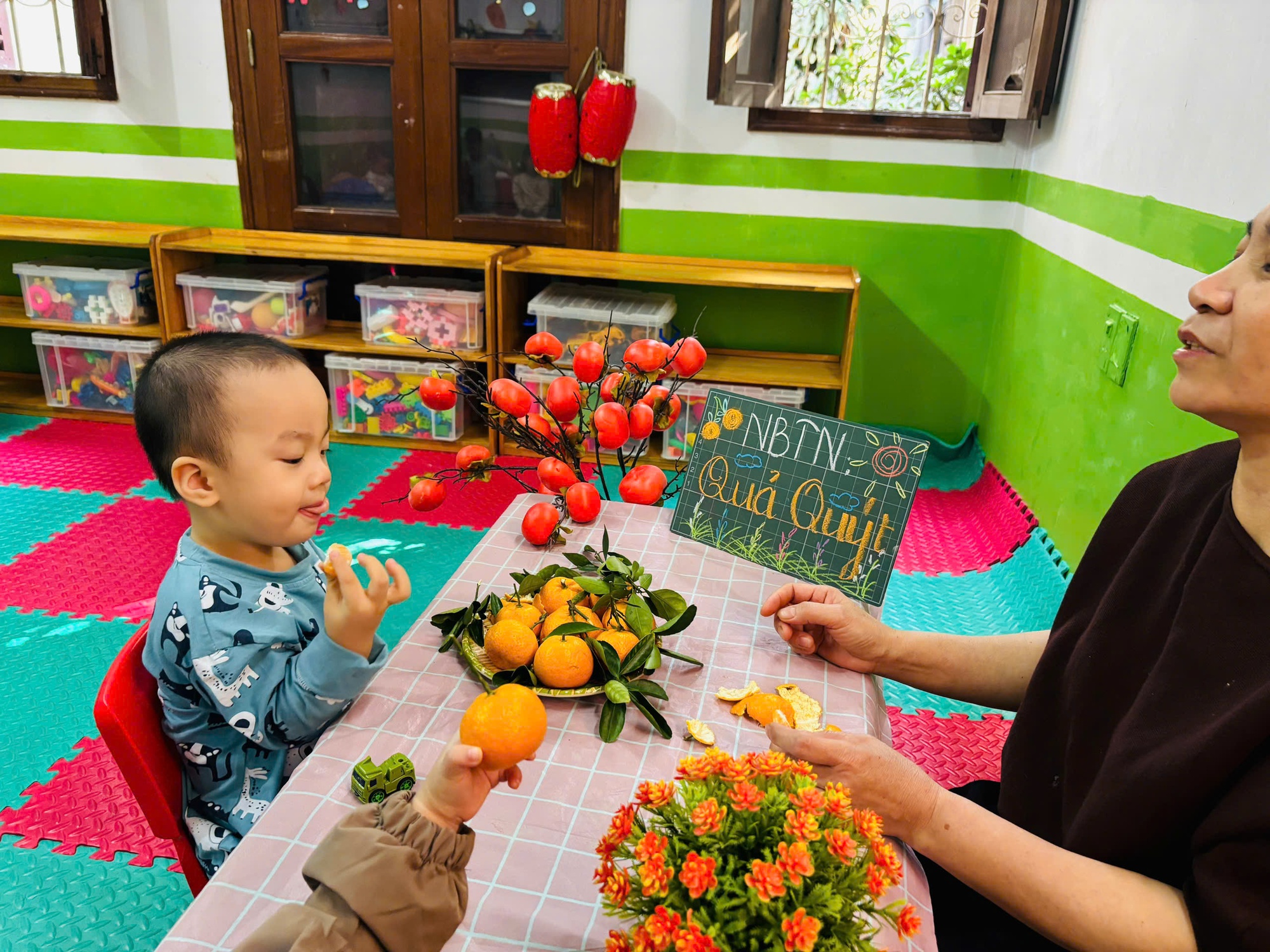 Hoang mang khi giáo viên phản ánh con đi trẻ hay cắn cấu bạn, bố mẹ nên làm gì?- Ảnh 3.