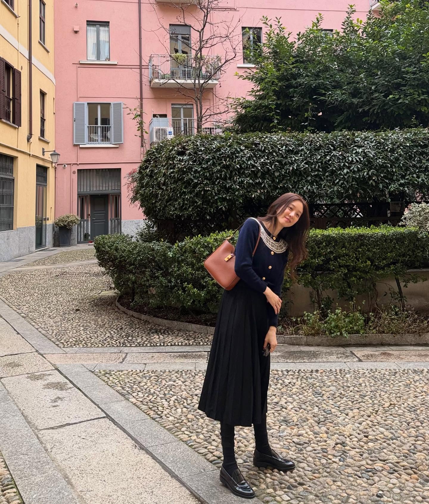 Ngắm phong cách tối giản của Jung Ryeo Won: Nét đẹp thanh lịch ở tuổi 44 - Ảnh 9.