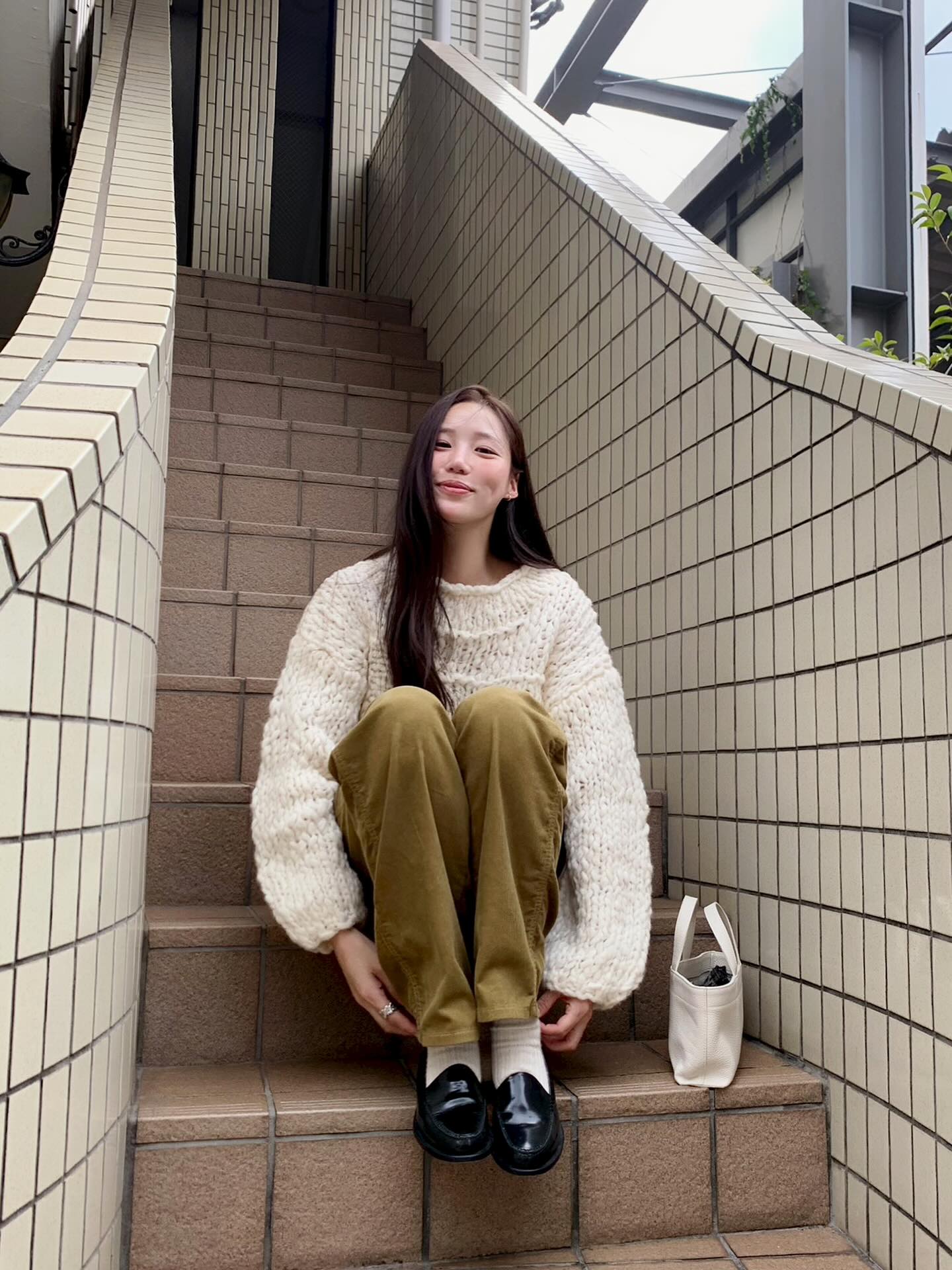 Dọn tủ đồ cuối năm chỉ cần giữ lại đúng 3 đôi giày bệt giúp cả outfit thêm sang trọng - Ảnh 1. Dọn tủ đồ cuối năm chỉ cần giữ lại đúng 3 đôi giày bệt giúp cả outfit thêm sang trọng - Ảnh 1.