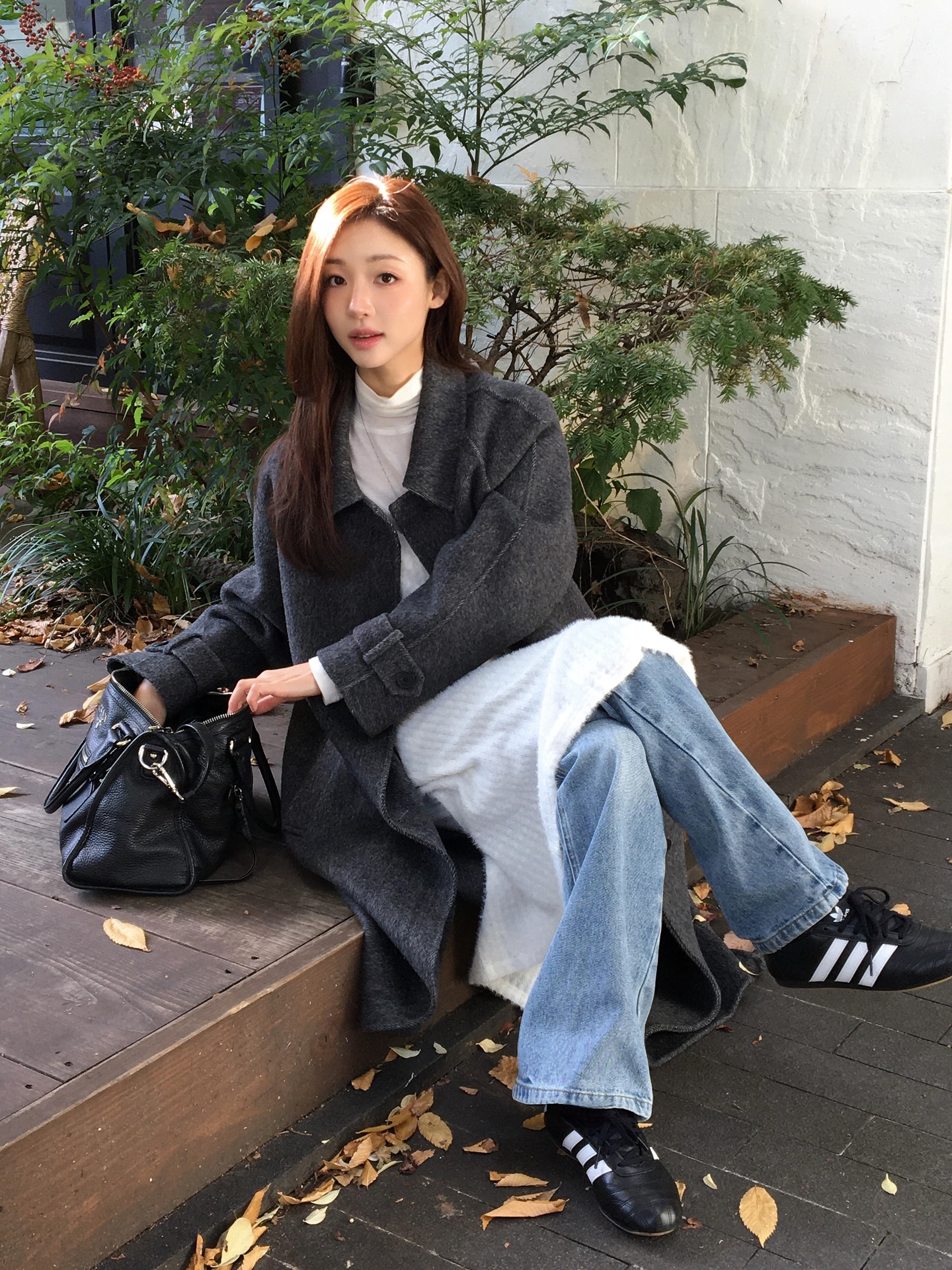 Dọn tủ đồ cuối năm chỉ cần giữ lại đúng 3 đôi giày bệt giúp cả outfit thêm sang trọng - Ảnh 8. Dọn tủ đồ cuối năm chỉ cần giữ lại đúng 3 đôi giày bệt giúp cả outfit thêm sang trọng - Ảnh 8.