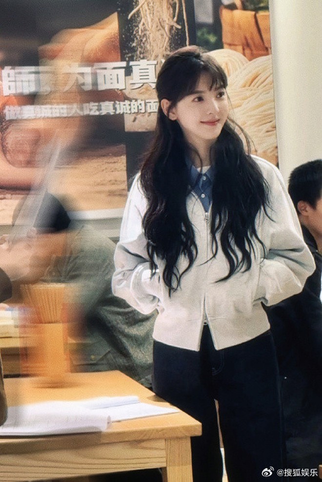 Bạch nguyệt quang đình đám ép cân, lộ chân gầy phát sợ- Ảnh 8.