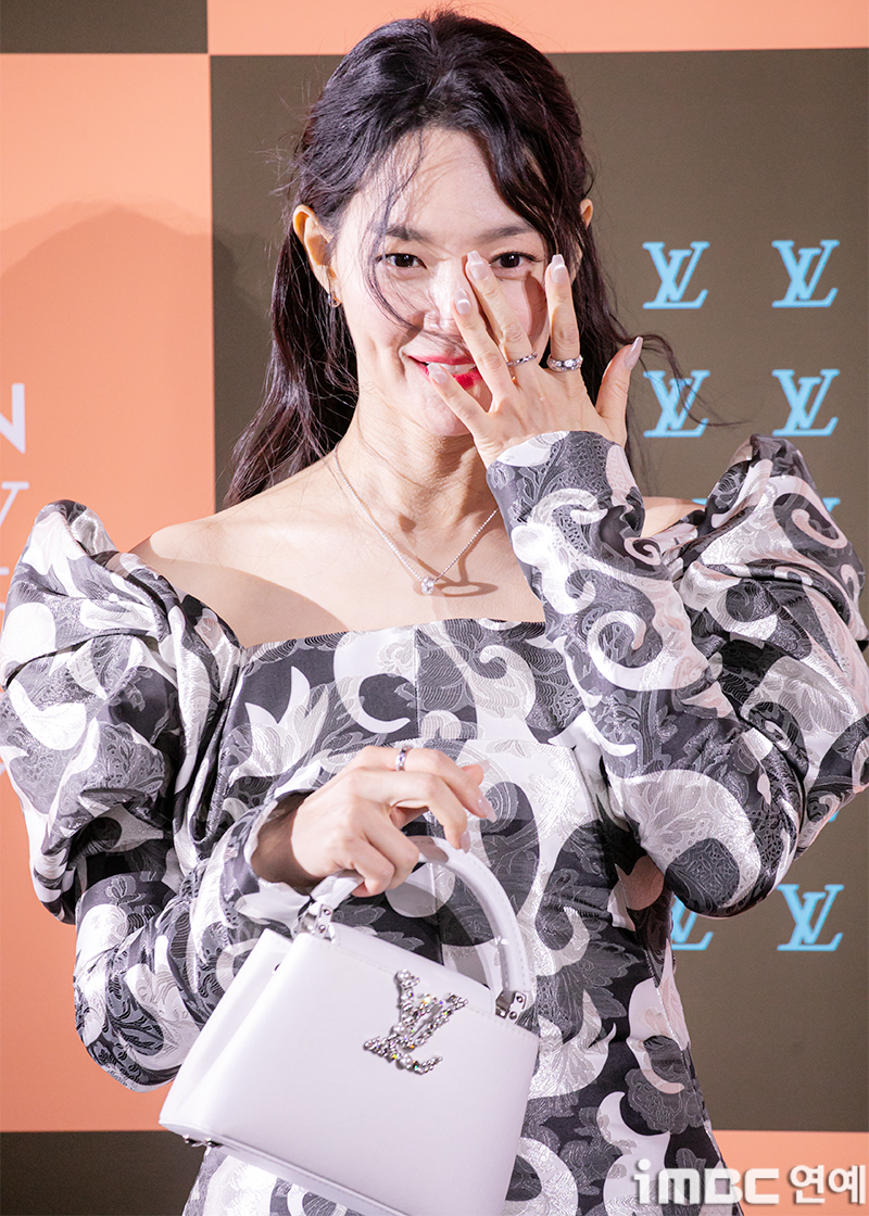 Shin Min Ah khóc giữa sự kiện, đám cưới với Kim Woo Bin có biến?- Ảnh 2.