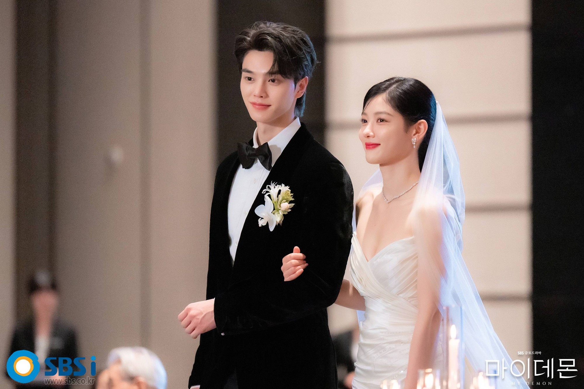 my-demon-kim-yoo-jung-wedding-5-1764751019794-17647510205461773643328-1764832981156-1764832981330703602528.jpg