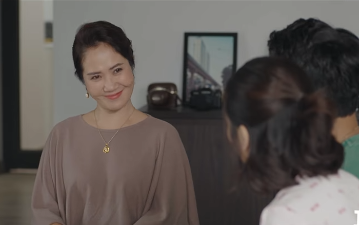 Vừa sinh con xong, mẹ chồng dúi cho tôi cuốn sổ đỏ khiến cả nhà ngơ ngác- Ảnh 1.