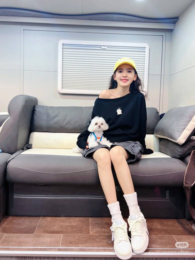 Bạch nguyệt quang đình đám ép cân, lộ chân gầy phát sợ- Ảnh 9.