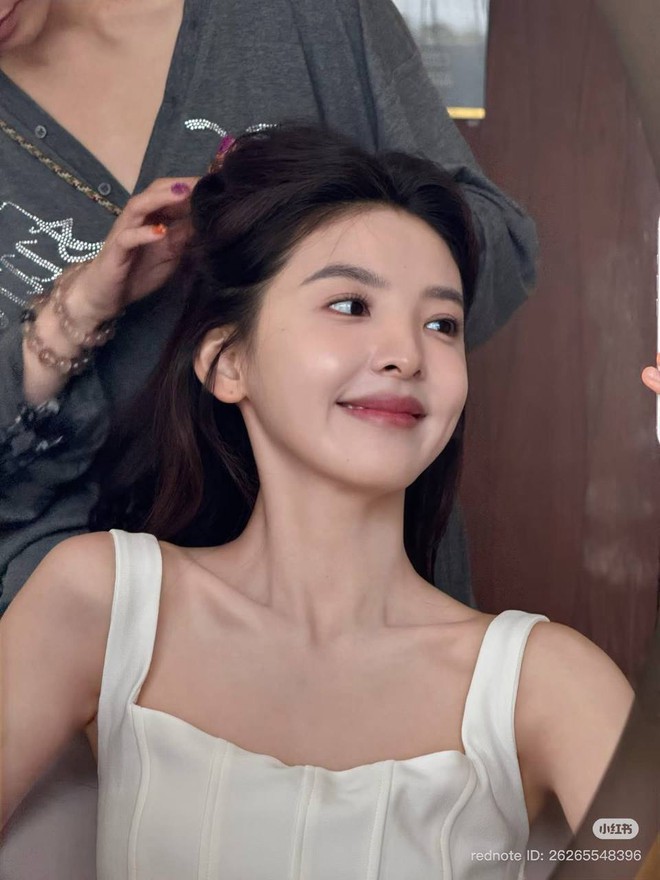 Bạch nguyệt quang đình đám ép cân, lộ chân gầy phát sợ- Ảnh 11.