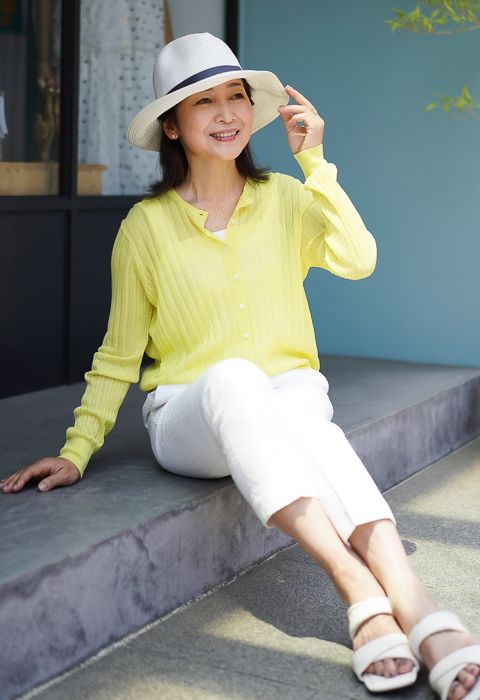 Cách chăm sóc tóc bạc cho phụ nữ trung niên: Làm sao để luôn bóng đẹp và không khô xơ, ngả vàng?- Ảnh 5. Cách chăm sóc tóc bạc cho phụ nữ trung niên: Làm sao để luôn bóng đẹp và không khô xơ, ngả vàng?- Ảnh 5.