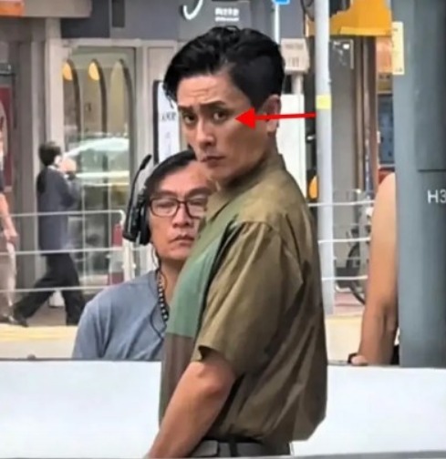 “Tóm dính” nam thần hạng A dạo phố cùng gái lạ, ngoại hình hốc hác đến khó tin - Ảnh 3. “Tóm dính” nam thần hạng A dạo phố cùng gái lạ, ngoại hình hốc hác đến khó tin - Ảnh 3.